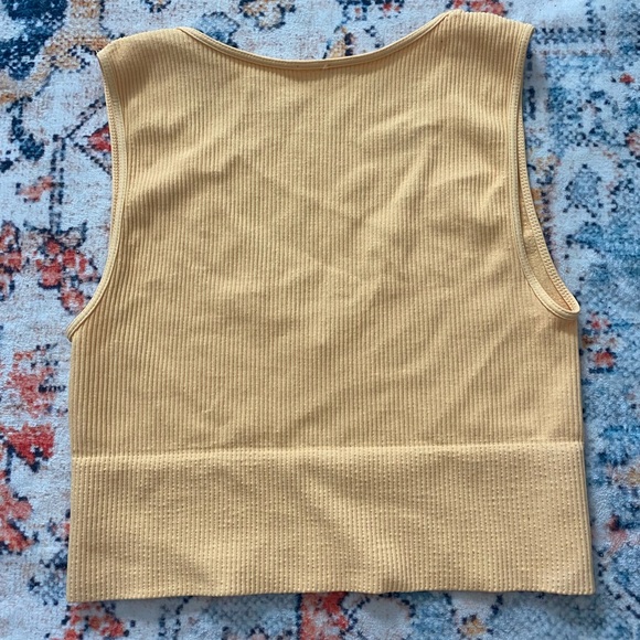 Seamless Tank - Picture 4 of 4